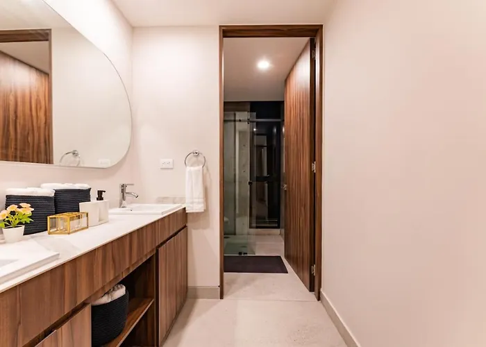Сasa de vacaciones Stylish Haven W/ Balcony Steps To Jazz Bar & Cafes
