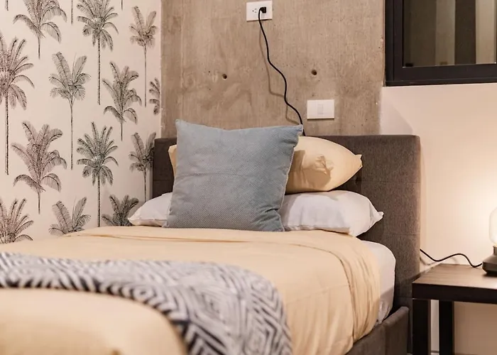 Stylish Haven W/ Balcony Steps To Jazz Bar & Cafes *