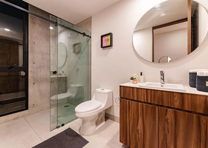 Stylish Haven W/ Balcony Steps To Jazz Bar & Cafes