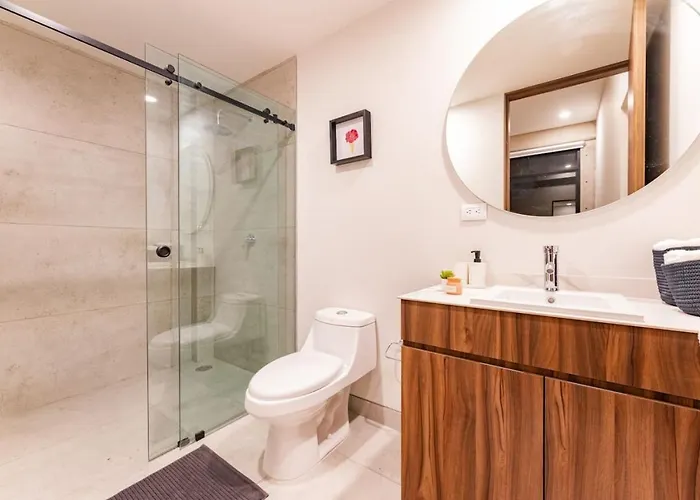 Stylish Haven W/ Balcony Steps To Jazz Bar & Cafes *